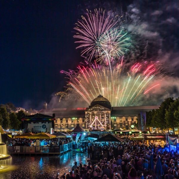 Langzeitbelichtung Feuerwerk Wiesbaden